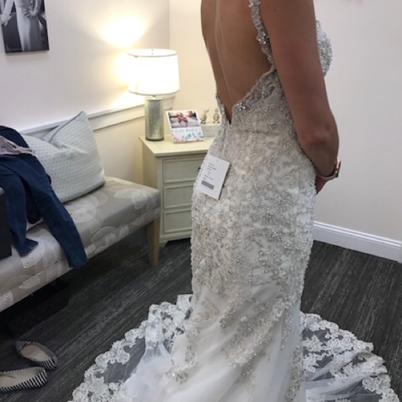 Essence of Australia wedding gown d2399 - Picture 3 of 3